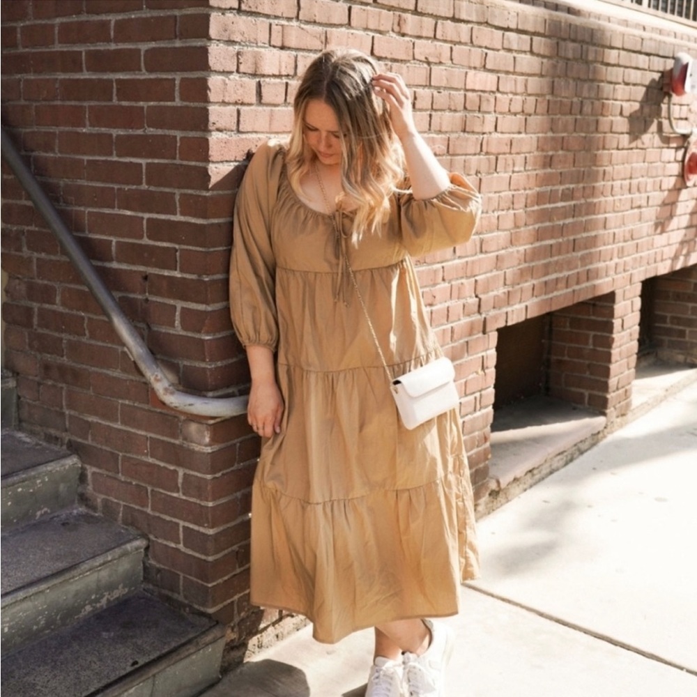 NWOT Elsie Dress, Khaki
Medium
